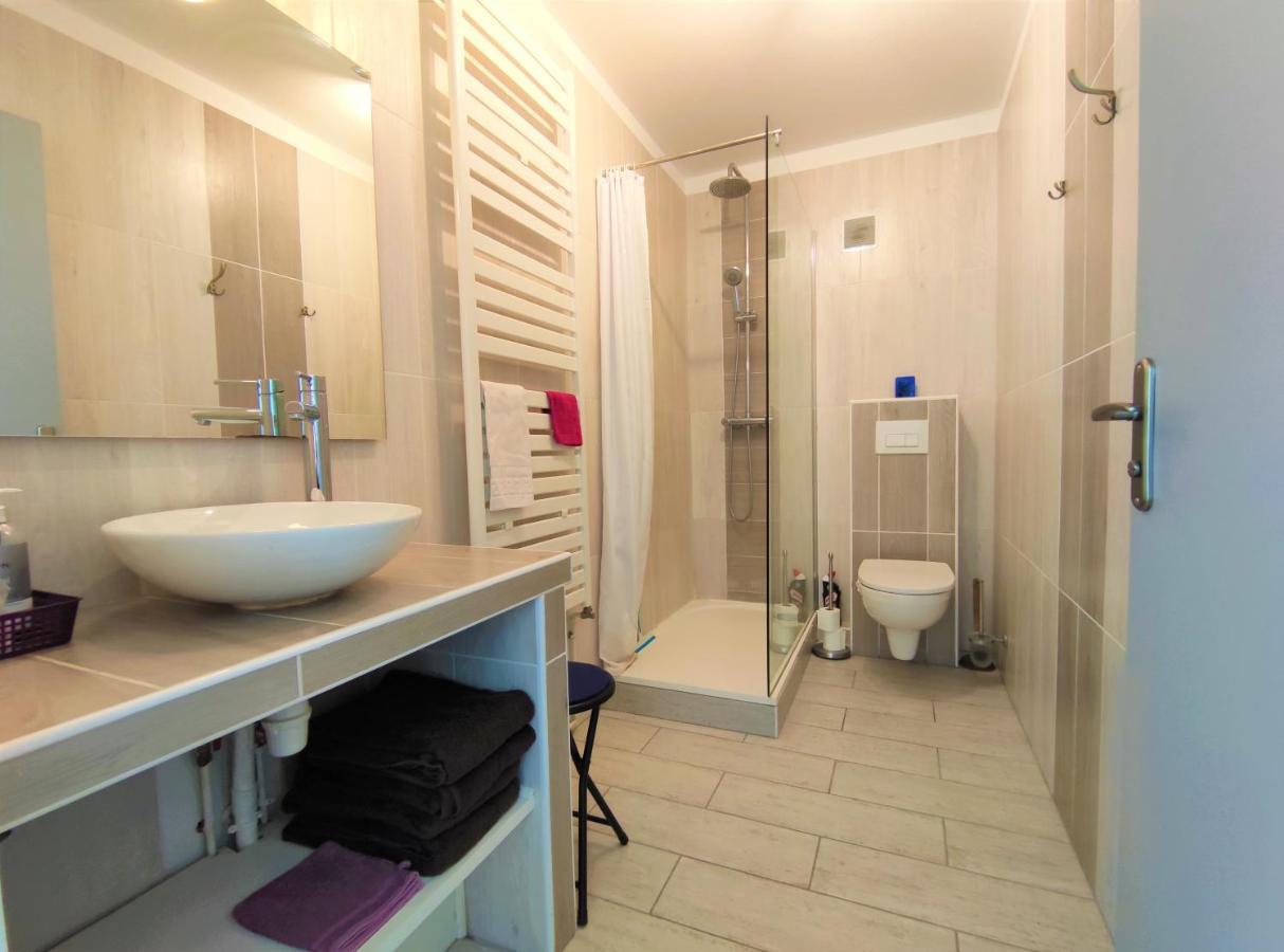 6 Appartements Et 4 Adresses A Mi-Chemin Entre Le Vieux Port Et L Ile De Re La Rochelle  Exterior foto